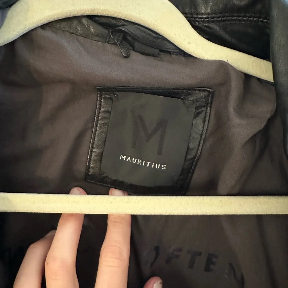 leather jacket - Picture 4 of 4
